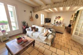 Large Winegrower's House With 220 M2 Of Living Space, Very Large Garage, Courtyards And Terraces, 15 Minutes From The Beaches Of The Bassin De Thau.