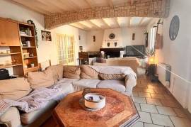 Large Winegrower's House With 220 M2 Of Living Space, Very Large Garage, Courtyards And Terraces, 15 Minutes From The Beaches Of The Bassin De Thau.