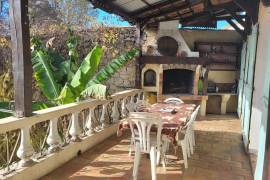 Large Winegrower's House With 220 M2 Of Living Space, Very Large Garage, Courtyards And Terraces, 15 Minutes From The Beaches Of The Bassin De Thau.