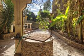 Large Winegrower's House With 220 M2 Of Living Space, Very Large Garage, Courtyards And Terraces, 15 Minutes From The Beaches Of The Bassin De Thau.