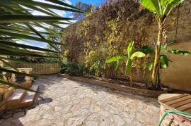 Large Winegrower's House With 220 M2 Of Living Space, Very Large Garage, Courtyards And Terraces, 15 Minutes From The Beaches Of The Bassin De Thau.