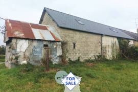 Countryside Barn to Renovate with Outbuilding