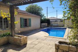 Cosy Single Storey Villa With Garden, Garage And Pool