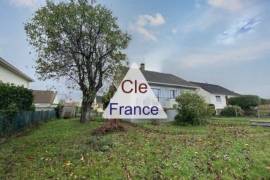 Traditional Detached House with Landscaped Garden