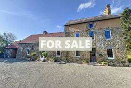 Detached Country House with Outbuilding