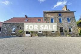 Detached Country House with Outbuilding