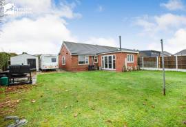 3 bedroom, Semi-detached bungalow for sale