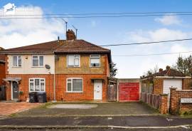 3 bedroom, Semi-detached house for sale