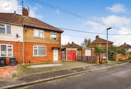 3 bedroom, Semi-detached house for sale