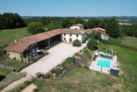 Large Restored Country House with Gite, Pool, and Stunning Hilltop Views - Ideal for a Seminar Center, Yoga Retreat, or Family Home