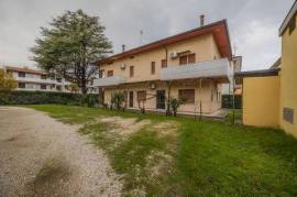 Multi-family House - Lignano Sabbiadoro. Well-maintained multi-family house in a quiet and sunny location