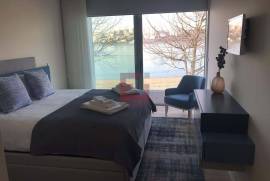 Luxury 1 Bedroom Apartment in Afurada – First Line of the Douro River, to Afurada Marina