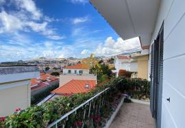 3 bedroom semi-detached house with bay view