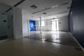 Bank building for services with 120 m2 on a plot of 538 m2 located in Riachos