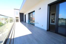 New 3 bedroom apartment with garage and storage room for sale - Gambelas/Faro