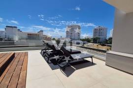 ALBUFEIRA  - TWO BED PENTHOUSE - JACUZZI - ROOF TERRACE - SWMMING POOL -  BALCONIES - GARDEN  - GARAGE - FURNISHED