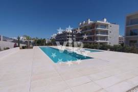 ALBUFEIRA  - TWO BED PENTHOUSE - JACUZZI - ROOF TERRACE - SWMMING POOL -  BALCONIES - GARDEN  - GARAGE - FURNISHED