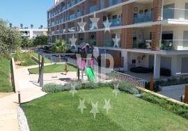 ALBUFEIRA  - TWO BED PENTHOUSE - JACUZZI - ROOF TERRACE - SWMMING POOL -  BALCONIES - GARDEN  - GARAGE - FURNISHED