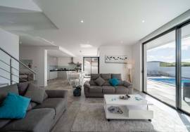 Modern Villa with 2+1 bedrooms in Vila do Bispo: Comfort, Sustainability, and Proximity to Algarve's Best Beaches