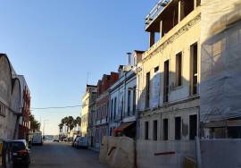 Charming 2-bedroom duplex in Setúbal riverside area