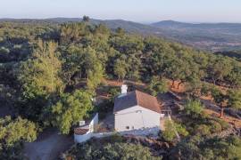 A Zen rustic little house within São Mamede’s Natural Park