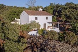 A Zen rustic little house within São Mamede’s Natural Park