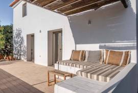 A Zen rustic little house within São Mamede’s Natural Park