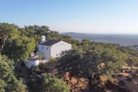 A Zen rustic little house within São Mamede’s Natural Park