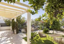 Tavira: 4-Bedroom House with Sea Views, Garden, and Garage in a Quiet Residential Area