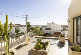 Tavira: 4-Bedroom House with Sea Views, Garden, and Garage in a Quiet Residential Area