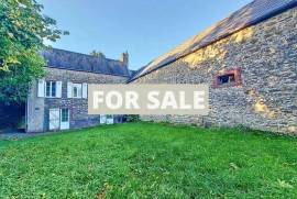 Detached Country House with Outbuilding