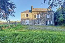 Detached Country House with Outbuilding