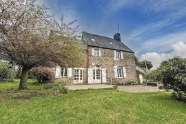 Detached Country House with Outbuilding