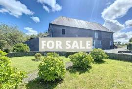 Detached Country House with Outbuilding