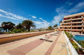 Front-line 1 Bedroom Apartment for Sale in Bucanero, Los Cristianos, 495,000€