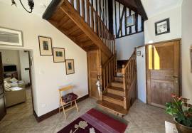 Charming Hamlet House;, large pool, beatiful park, superb barn - A Perfect Retreat or B&B Opportunity