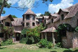 Luxury 15 Bed Villa For Sale in Bahia