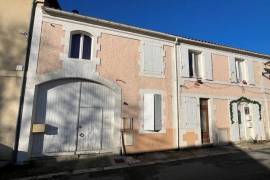 €96750 - Villefagnan Town House, 4 bedrooms, courtyard