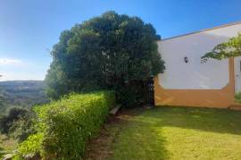 Farm with rustic 4-bedroom house, annex and land - a few minutes from Obidos