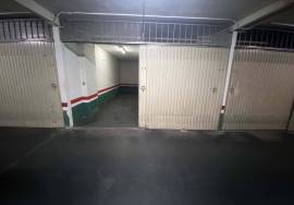 Spacious Garage with Wide Access and Automatic Gate in Santutxu- Bolueta