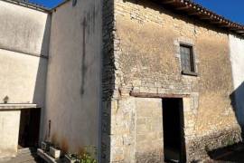 €107500 - Verteuil-Sur-Charente : Two Independent Properties With Views Of The Chateau