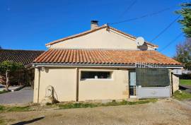 €196808 - Pretty House with Outbuildings