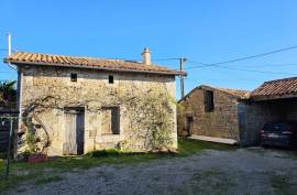 €196808 - Pretty House with Outbuildings