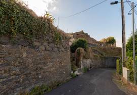 Mixed Building with Ruins - Funchal