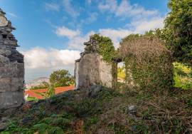 Mixed Building with Ruins - Funchal