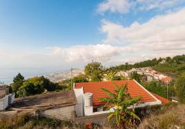 Mixed Building with Ruins - Funchal