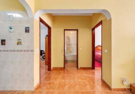 Townhouse with Good Sun Exposure located in Mexilhoeira Grande