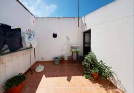 Townhouse with Good Sun Exposure located in Mexilhoeira Grande