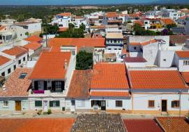 Townhouse with Good Sun Exposure located in Mexilhoeira Grande