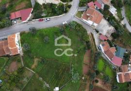 Land in Brasfemes with feasibility of building two detached houses.